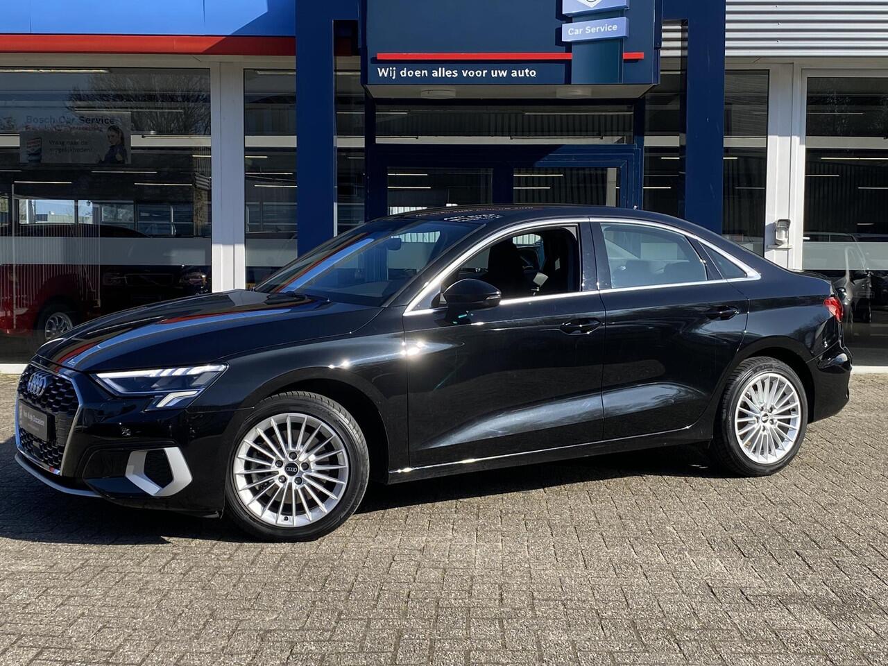 Audi A3 Limousine 30 TFSI Business edition / Automaat / NL-Auto / 1e-Eigenaar / Apple-Carplay & Android-Auto / Adaptieve Cruise-Control / Climate-Control / Draadloze-Telefoonlader / DAB Radio-Bluetooth / Navi / Flippers / LED verlichting / PDC V+A / 17'' LMV / EN