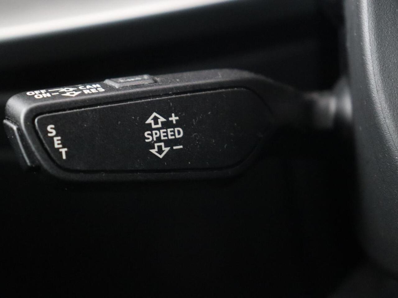 Audi A3 35 TFSI S edition | Panoramadak | Virtual Cockpit | Full LED | Carplay | Sportstoelen | Half leder | Navigatie | Climate control | Parkeerhulp | Bluetooth