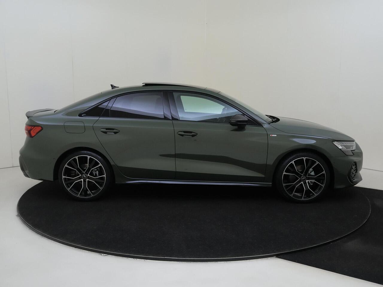 Audi A3 Limousine 35 TFSI S-tronic S edition | Panoramadak | Carbon pakket | Verwarmbare voorstoelen | Optiekpakket zwart PLUS | 19 inch LM velgen