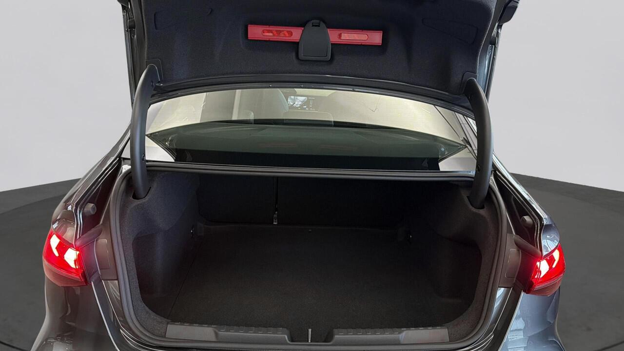 Audi A3 Limousine 30 TFSI 116Pk S-Line Edition / Achteruitrijcamera / Parkeerhulp Plus