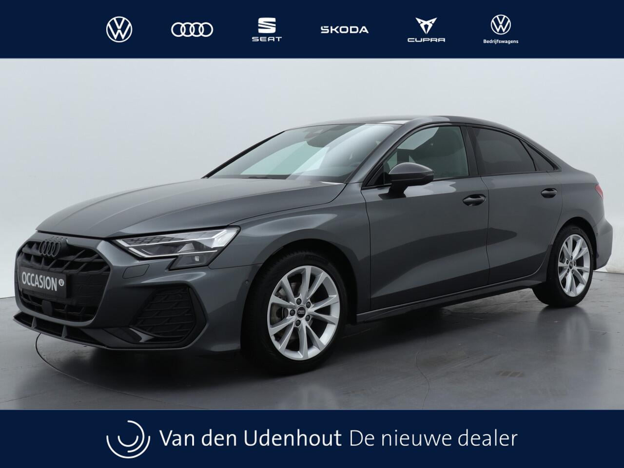 Audi A3 Limousine 30 TFSI S edition | PDC V+A | Camera | Zwart optiek | Audi Sound | Privacy glas |