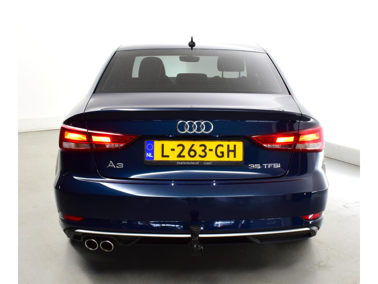 Audi A3 Limousine 35 TFSI Advance Sport Automaat, Privacy glas, Sportstoelen, Trekhaak-Dealer onderhouden