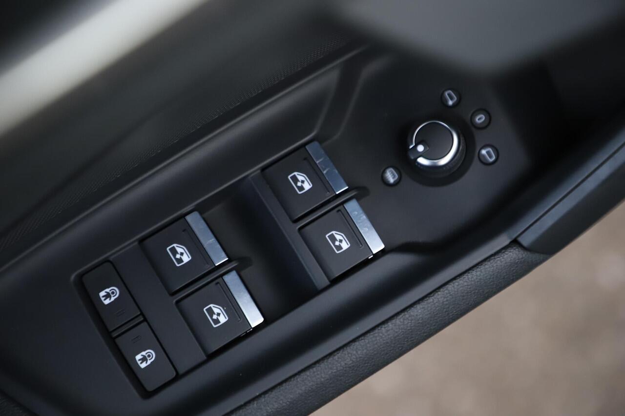 Audi A3 Limousine 30 TFSI Pro Line Automaat Black Edition Navigatie Carplay Android Climate Cruise Control Parkeersensor LED Rijstrooksensor 18 inch RS Look Velgen All-season banden!