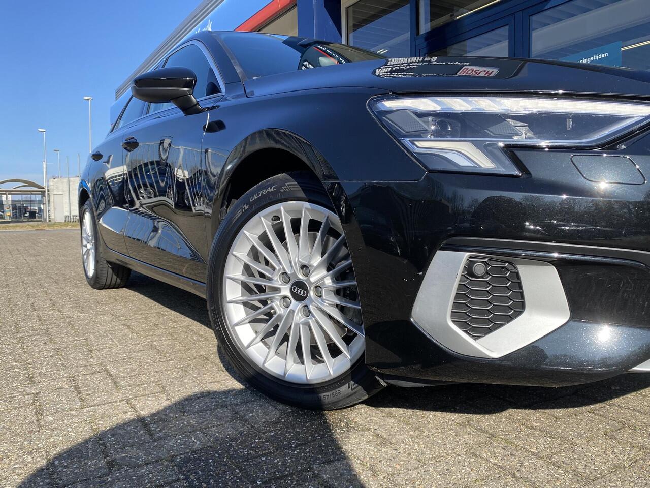 Audi A3 Limousine 30 TFSI Business edition / Automaat / NL-Auto / 1e-Eigenaar / Apple-Carplay & Android-Auto / Adaptieve Cruise-Control / Climate-Control / Draadloze-Telefoonlader / DAB Radio-Bluetooth / Navi / Flippers / LED verlichting / PDC V+A / 17'' LMV / EN