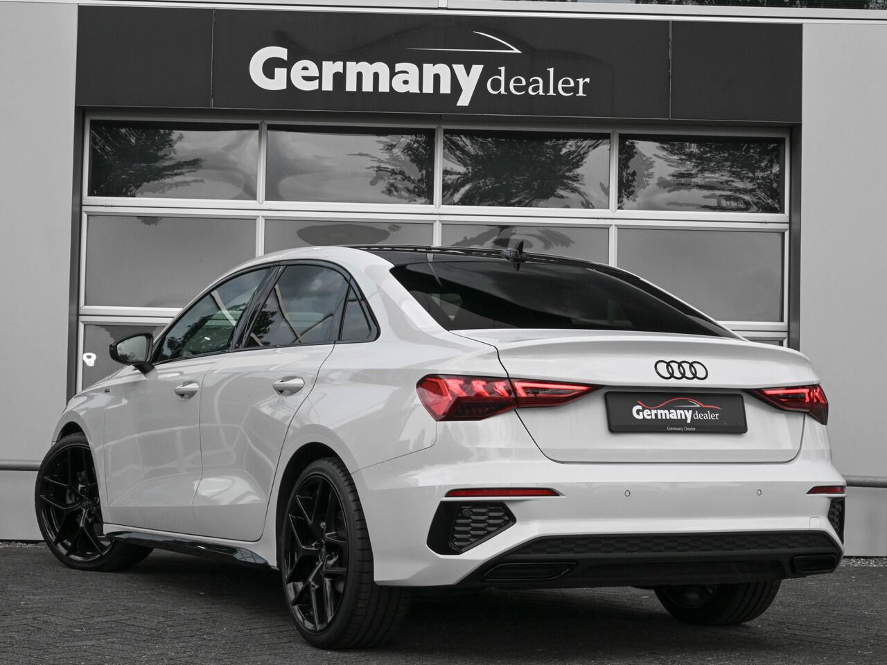 Audi A3 Limousine 35TFSI S edition RS-Zetels 19-Inch ACC M-Led Navi RS-Stuur Virtual Lane