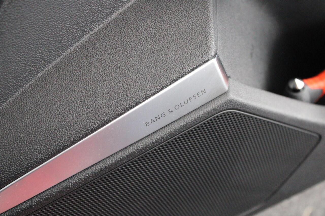 Audi A3 Limousine 30 TFSI 110pk S-Tronic 2x S-Line Leder ACC B&O HUD Stoelverwarming Virtual Cockpit Navigatie