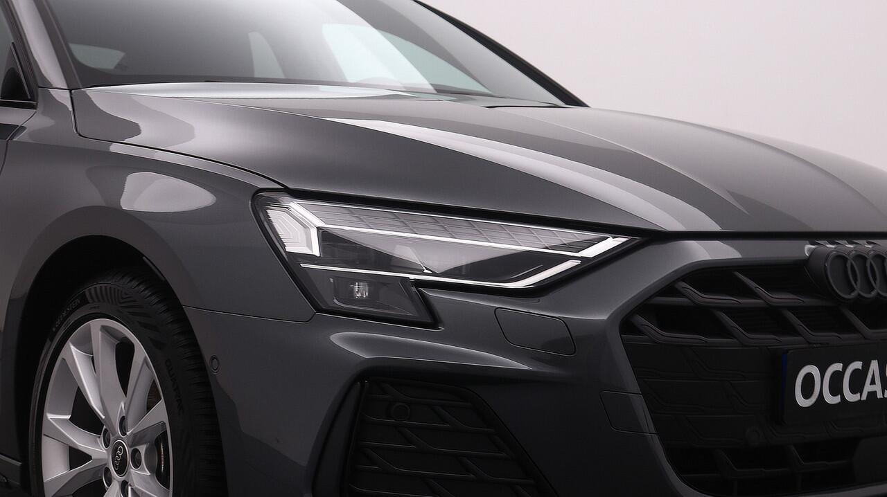 Audi A3 Limousine 30 TFSI S Edition | PDC V+A | Camera | Zwart optiek | Audi Sound | Privacy glas | |