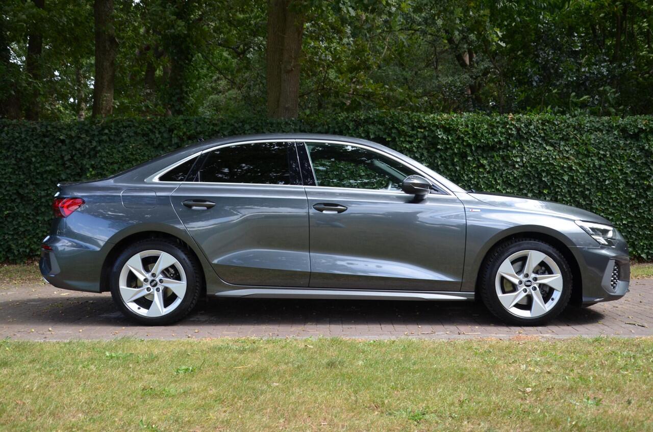 Audi A3 Limousine 30 TFSI S Line Edition Automaat/Navi/Pdc/Ecc/Virtual cockpit/Privacy glass/Cr-Controle/17-Inch Lmv/Bang&Olufsen/Nederlandse auto/led