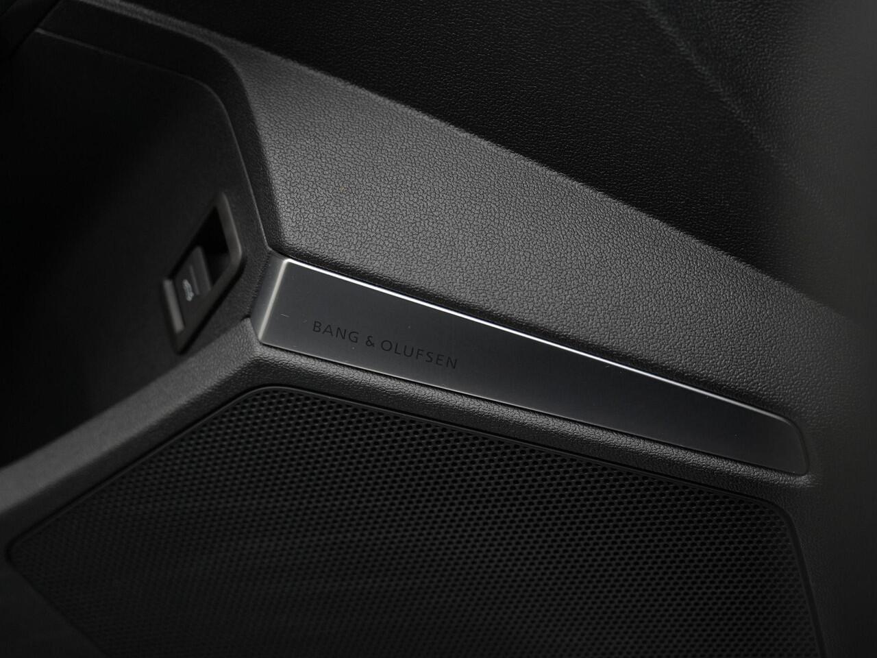 Audi A3 Limousine 35 TFSI 150 pk S-tronic S-Line | Panoramadak | Demperregeling | Head-up display | Geheugenstoel | Matrix LED | Bang & Olufsen