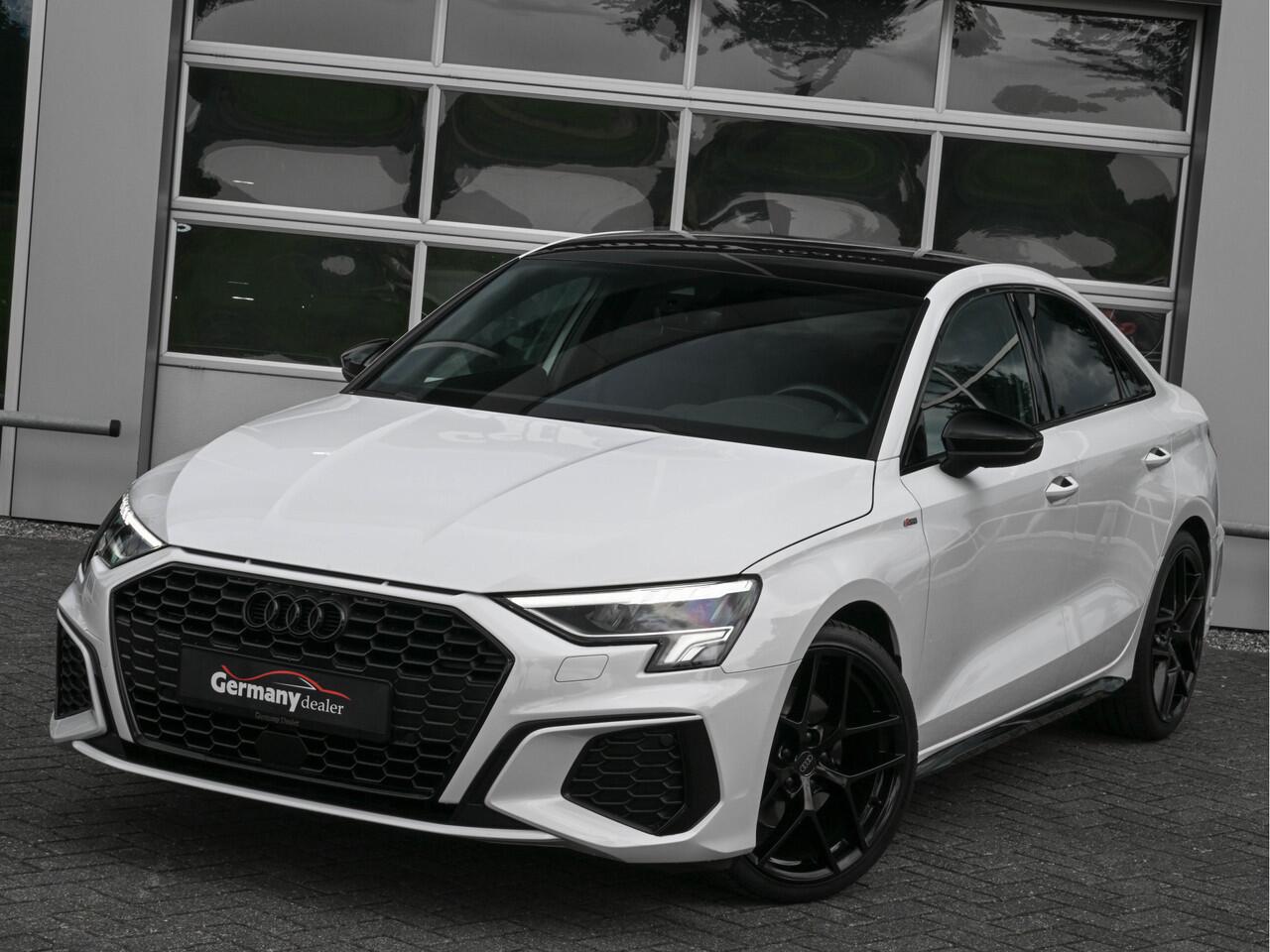 Audi A3 Limousine 35TFSI S edition RS-Zetels 19-Inch ACC M-Led Navi RS-Stuur Virtual Lane