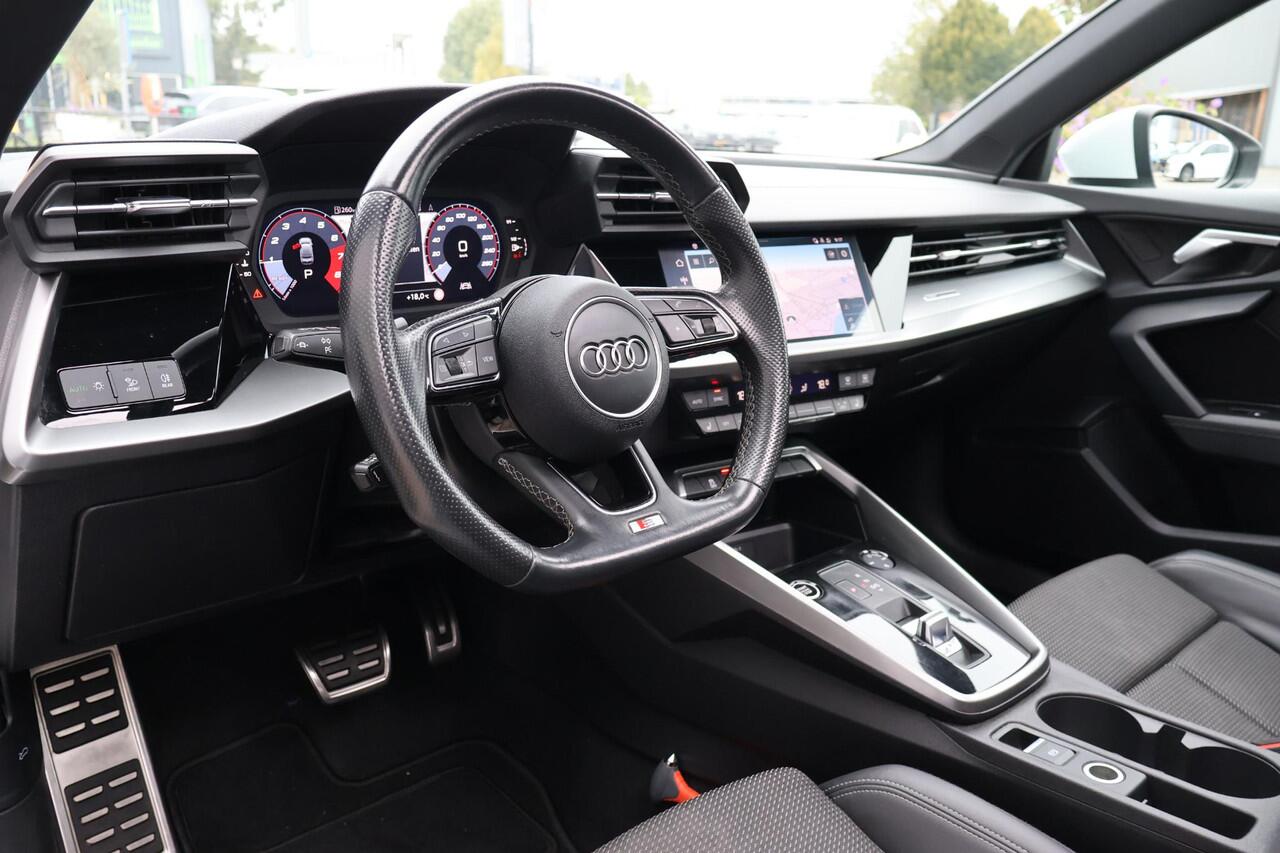 Audi A3 Limousine 30 TFSI S edition 1e Eigenaar | NL-Auto | Dealer Onderh | PANO | BTW | Maxton | Matrix LED | Stoelverwarming | Pre Sense | Climate | Keyless | Carplay | Navi | PDC
