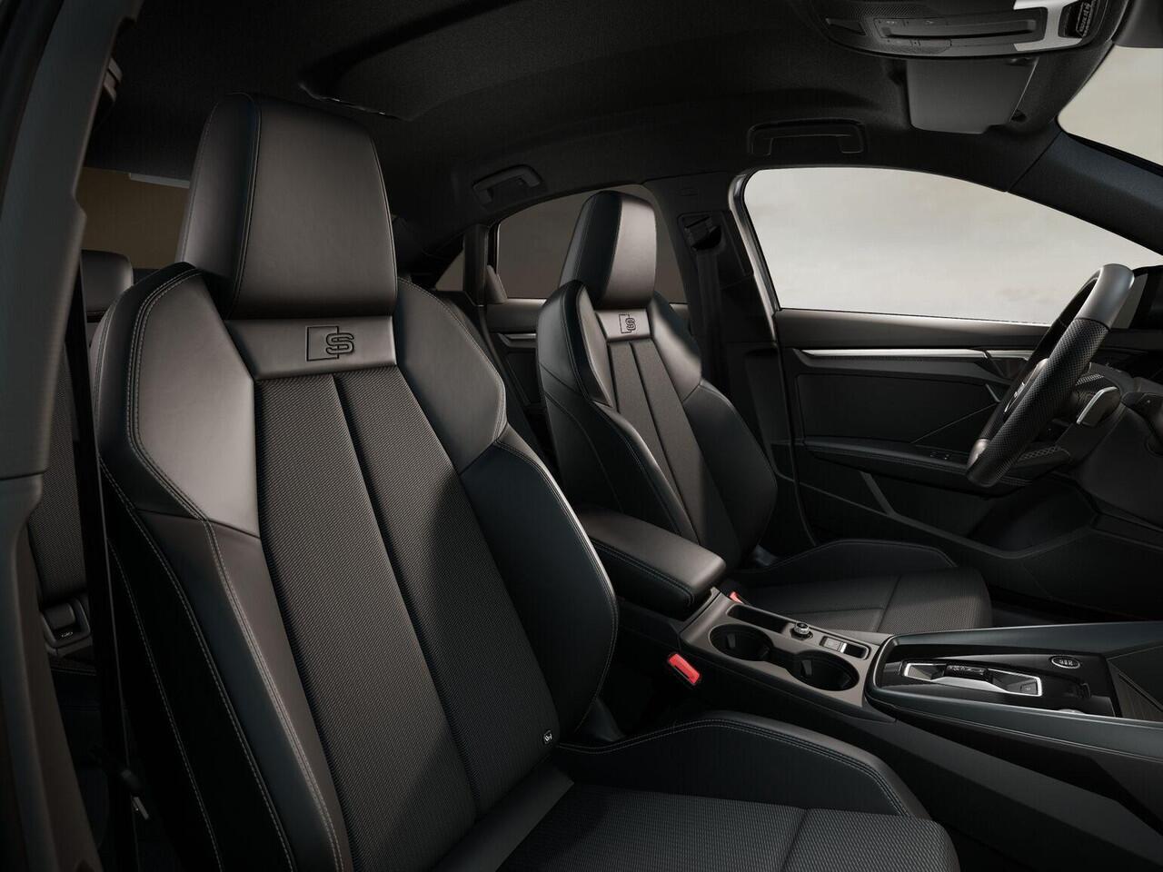 Audi A3 Limousine 30 TFSI | S edition | 116 PK | Optiek zwart plus | 17 inch velgen | Privacyglas |