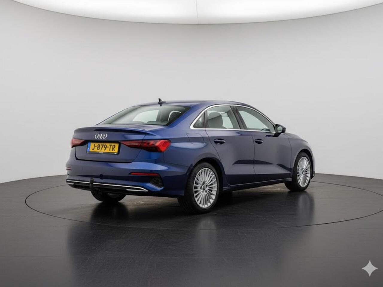 Audi A3 Limousine 35 TFSI Business edition 150PK S-tronic | Panorama dak | Trekhaak | Clima | Parkeer sensoren |