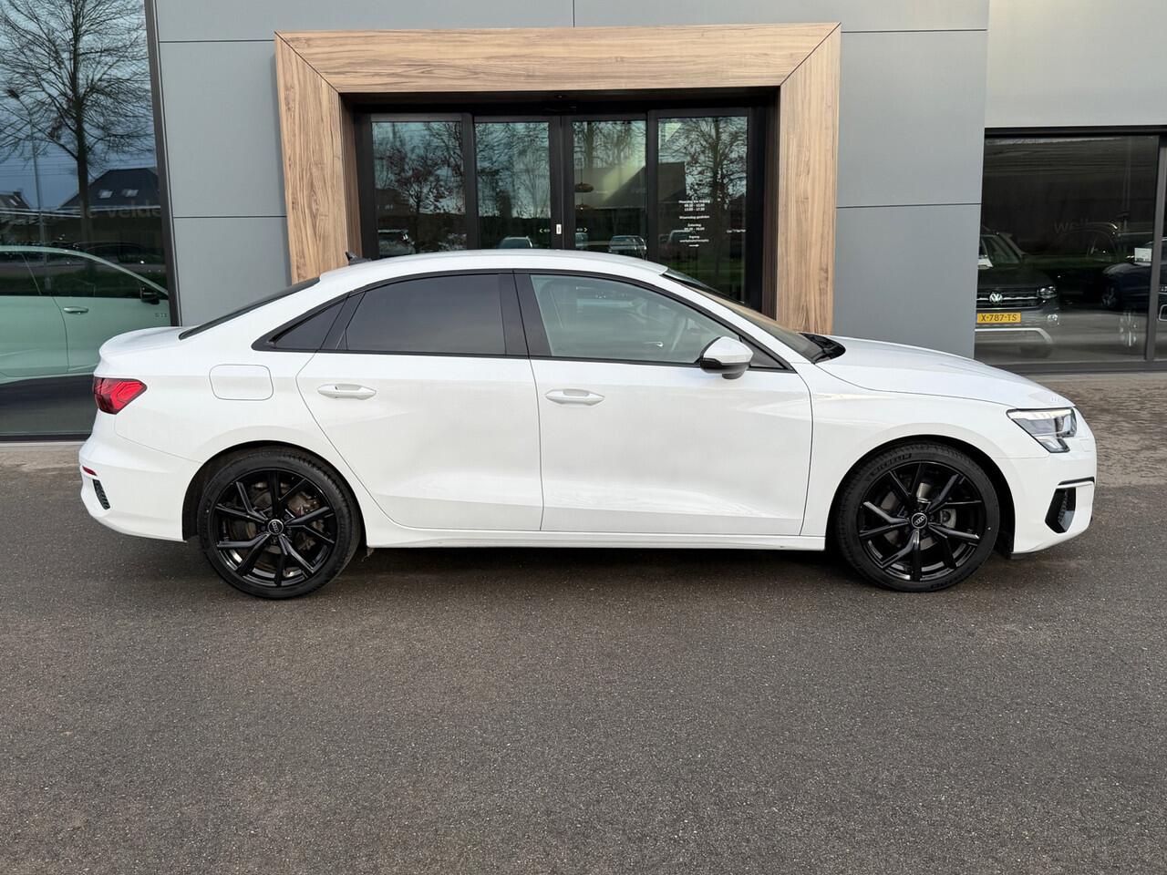 Audi A3 Limousine 35 TFSI 150pk S-tronic Advanced | Camera | Adap. Cruise | Black Edition | Rijklaar incl. 1 jaar Bovag garantie