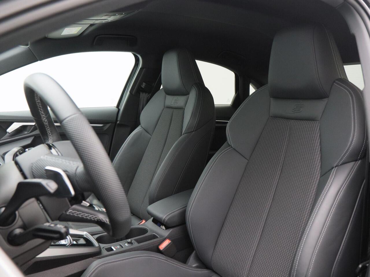 Audi A3 Limousine 30 TFSi Automaat S-Line Automaat | Zwart Optiek | LED | Keyless | Navigatiesysteem | CarPlay | Digitaal Dashboard | Adaptive Cruise | 18 Inch | 11.292 Km!!