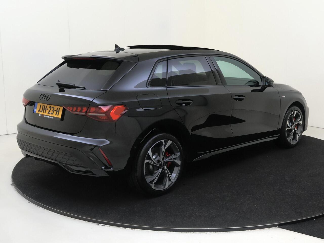 Audi A3 SPORTBACK 45 TFSI e S edition Competition | Panoramadak | Stoelverwarming | Sonos | Sfeerverlichting | Achteruitrijcamera | Keyless | Parkeerasisstent