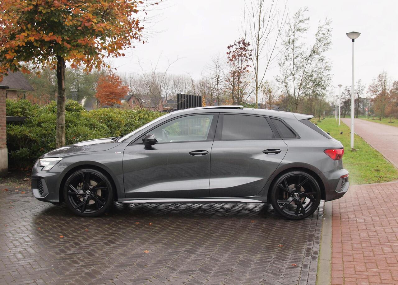 Audi A3 SPORTBACK 35 TFSI S edition | 2X S-Line | Schuifdak | 19 Inch | Black Optic | NL-Auto |