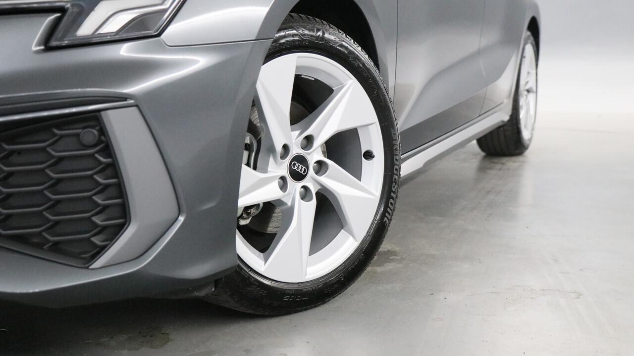 Audi A3 SPORTBACK 30 TFSI 110pk S Edition S-Tronic / Navigatie / Parkeersensoren / LED