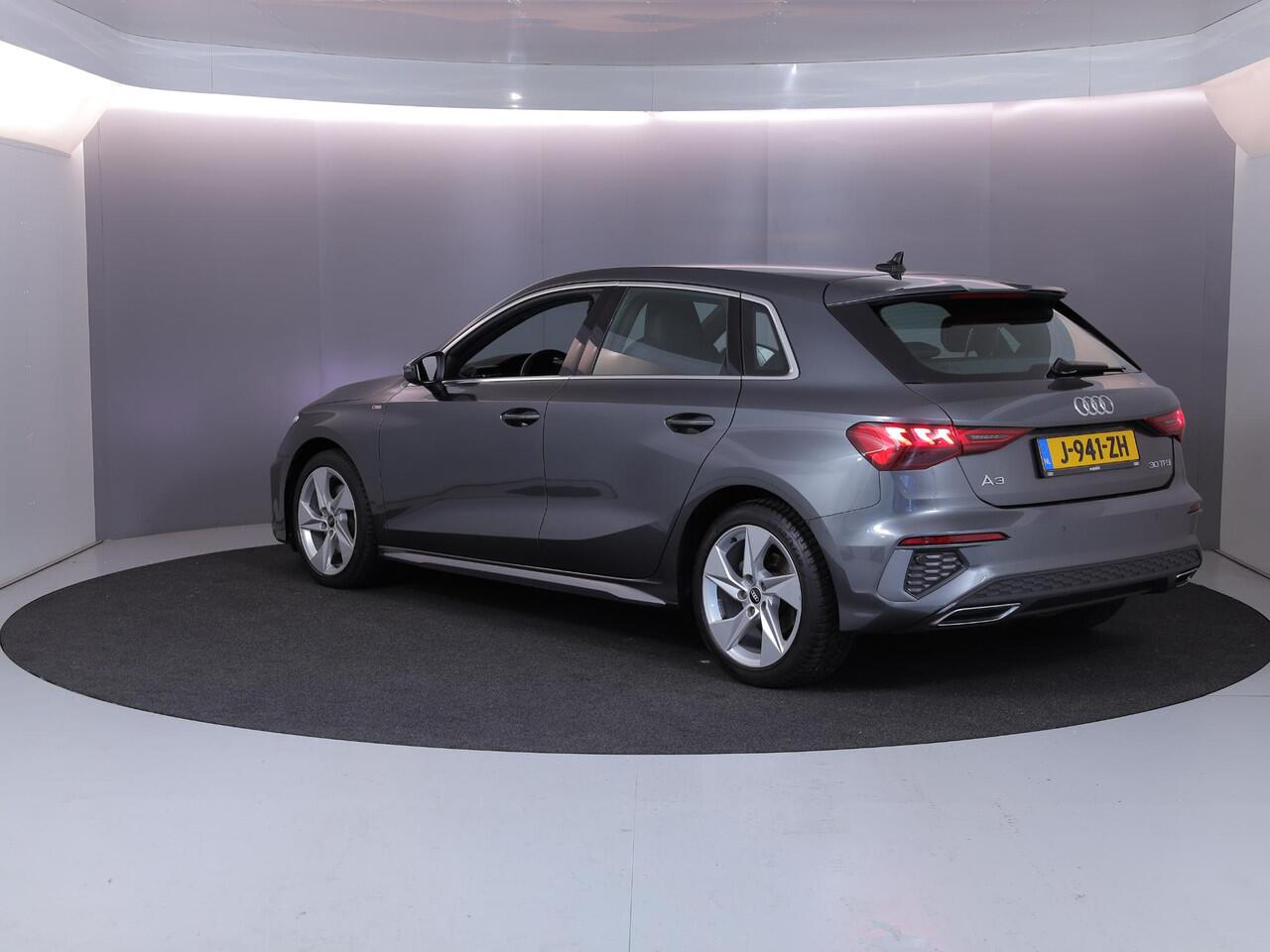 Audi A3 SPORTBACK 30 TFSI S edition 110 pk S-tronic | Navigatie | Parkeersensoren achter | Apple Carplay/Android Auto | LED koplampen | S-Line |