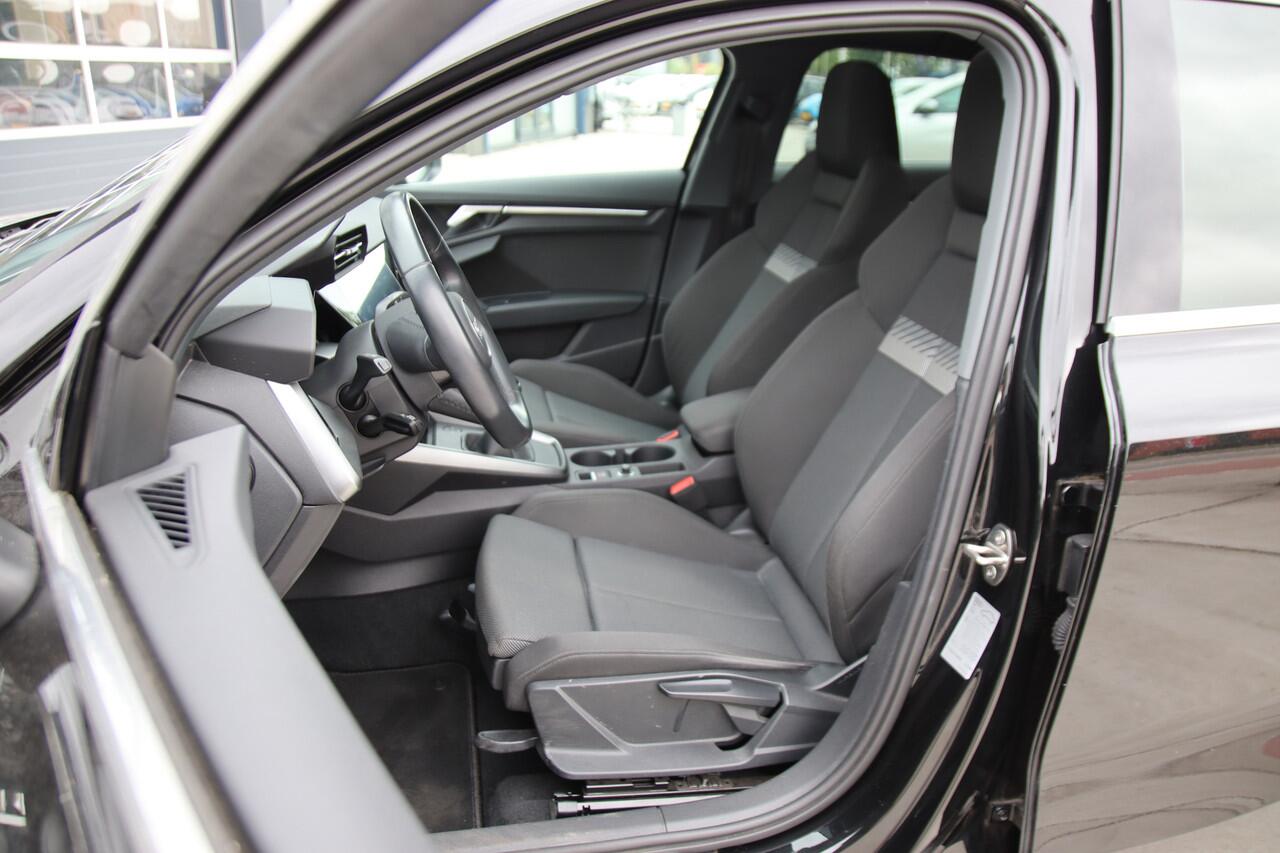 Audi A3 SPORTBACK 30 TFSI Business Ed. Pano, Viritueel, Clima, NL auto Aanbieding!