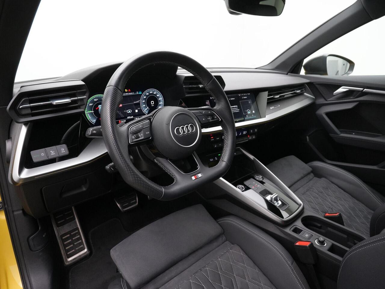 Audi A3 SPORTBACK 45 TFSI e 245 pk S-Line | Matrix LED | Leder/alcantara | Bang & Olufsen | Elektr. verstelbare stoelen