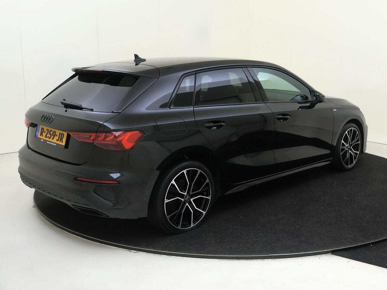 Audi A3 SPORTBACK 35 TFSI S edition | Navigatie Plus | Sfeerverlichting | Optiek zwart Plus | Full LED verlichting | CarPlay | Cruise control |