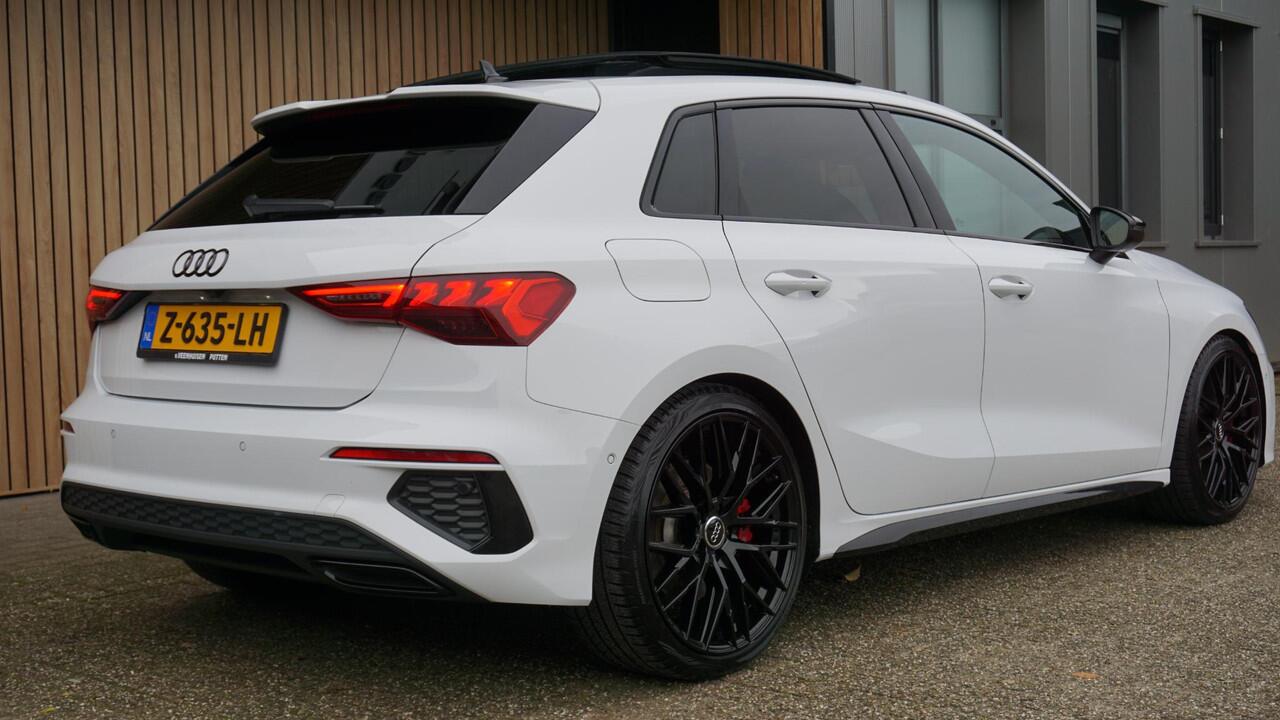 Audi A3 SPORTBACK 45 TFSI e 245pk 3x S-Line & Competition *Black Optik* Pano.Dak 19inch B&O Ambiance verlichting Virtual *Zeer Nette A3* 46010km!