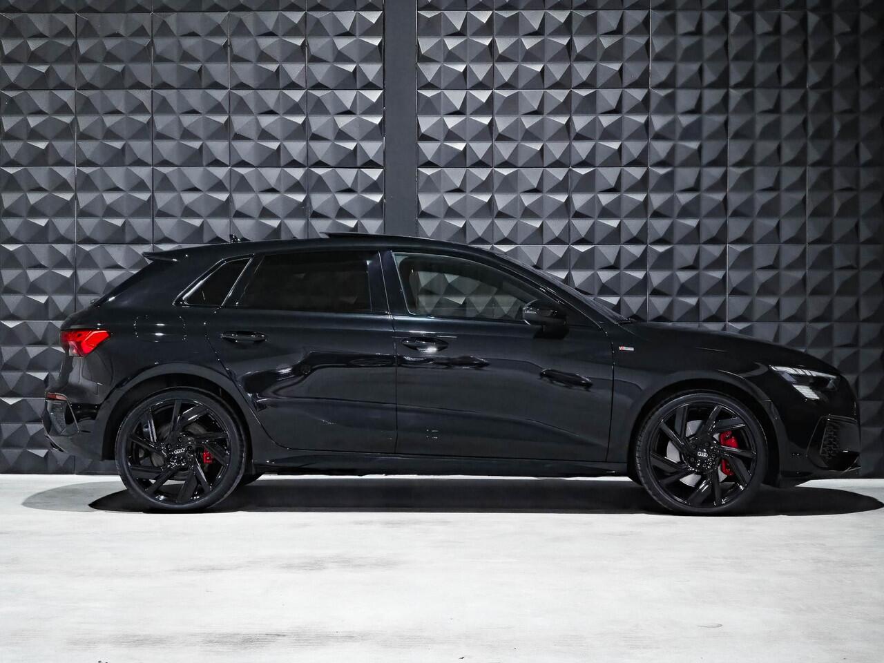 Audi A3 SPORTBACK 45 TFSI e S Line | Pano | 19"| B&O | Leer | Matrix | RS stoelen |