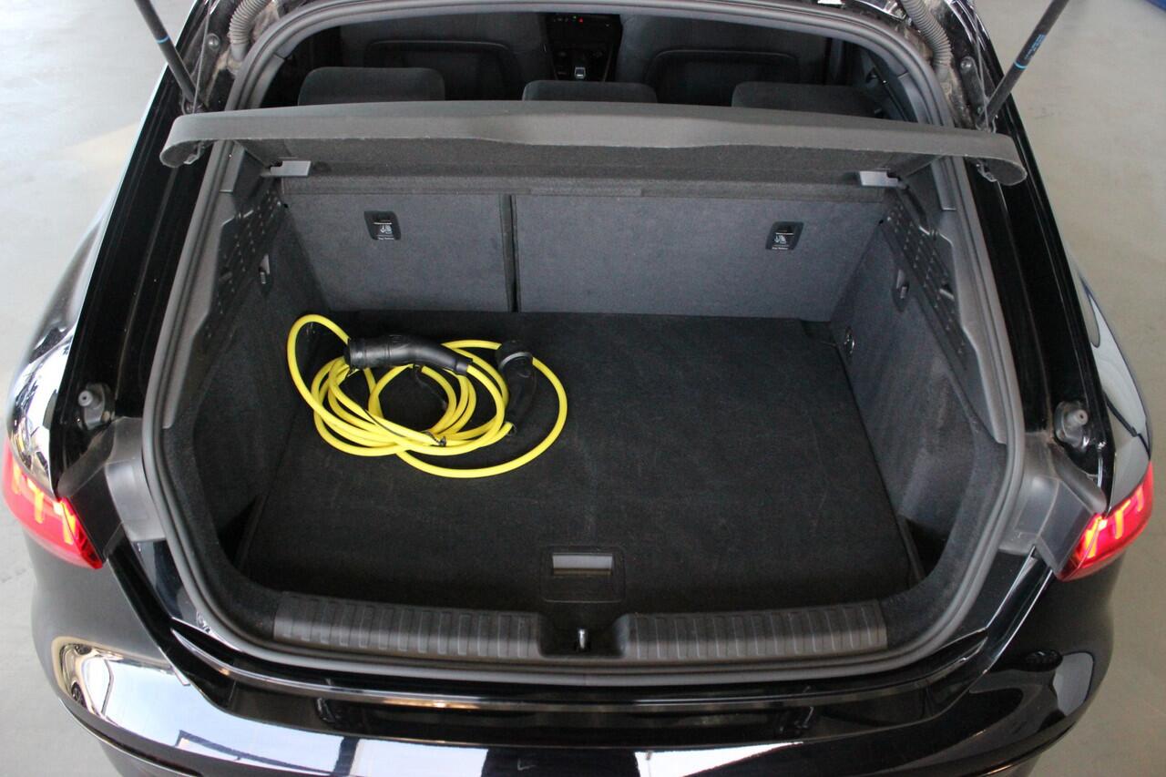 Audi A3 SPORTBACK 40 TFSI e Business Edition Adapt. Cruise | Stoelverw. | Carplay | Navi | Sportstoelen | LED | 17" LMV | PDC