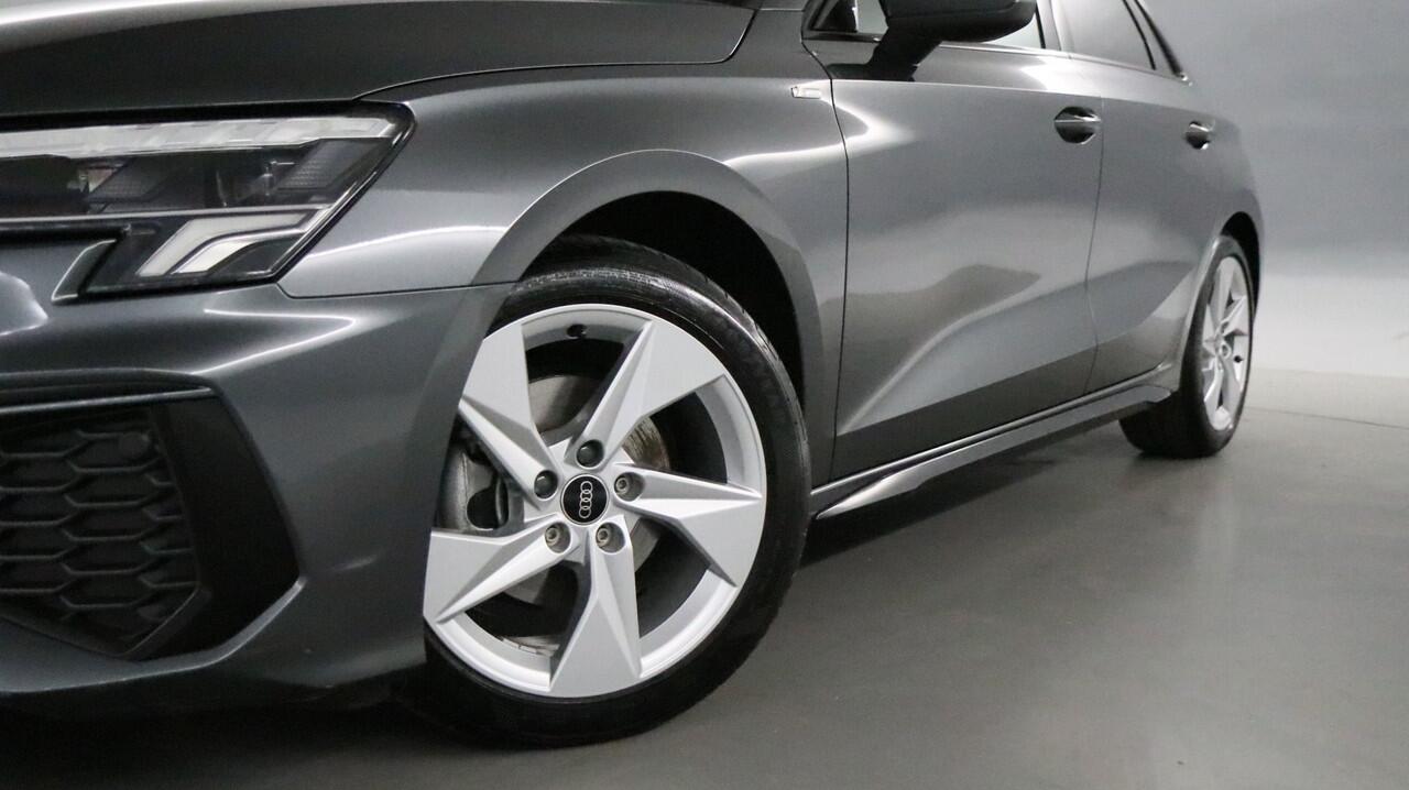 Audi A3 SPORTBACK 35 TFSI 150pk S-Line edition S-Tronic / Navigatie / Adaptive Cruise Control / Parkeersensoren