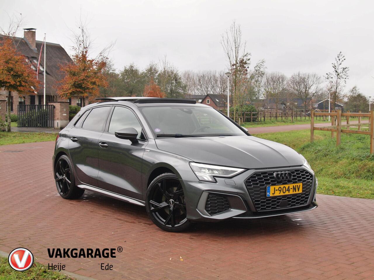 Audi A3 SPORTBACK 35 TFSI S edition | 2X S-Line | Schuifdak | 19 Inch | Black Optic | NL-Auto |