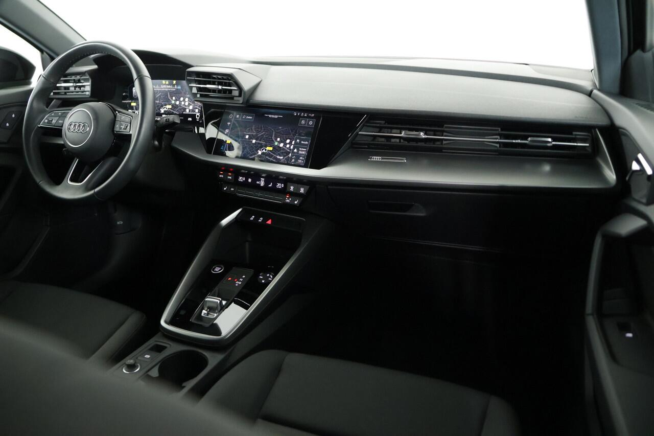 Audi A3 SPORTBACK 35 TFSI Advanced edition / LED / Navi / CarPlay / ACC / DAB