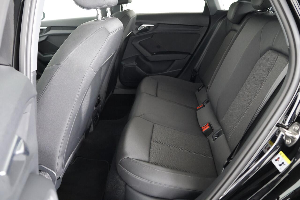 Audi A3 SPORTBACK 35 TFSI Advanced edition / LED / Navi / CarPlay / ACC / DAB