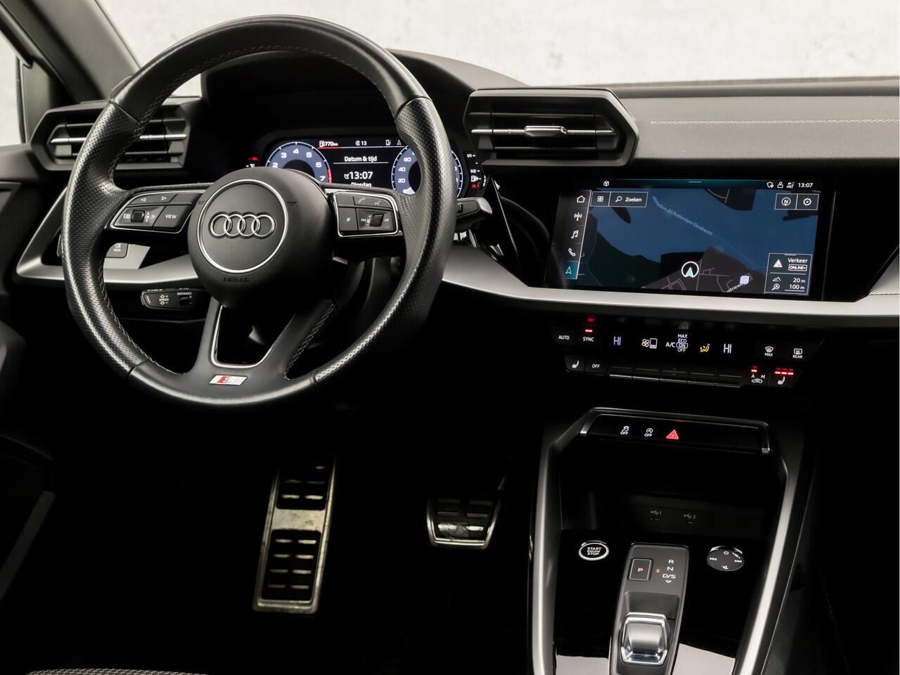 Audi A3 SPORTBACK 30 TFSI S-Line Sport Automaat (3X S-LINE, APPLE CARPLAY, GROOT NAVI, LEDER, ADAPTIVE CRUISE, STOELVERWARMING, SPORTSTOELEN, GETINT GLAS, DAB+, NIEUWE APK, NIEUWSTAAT)