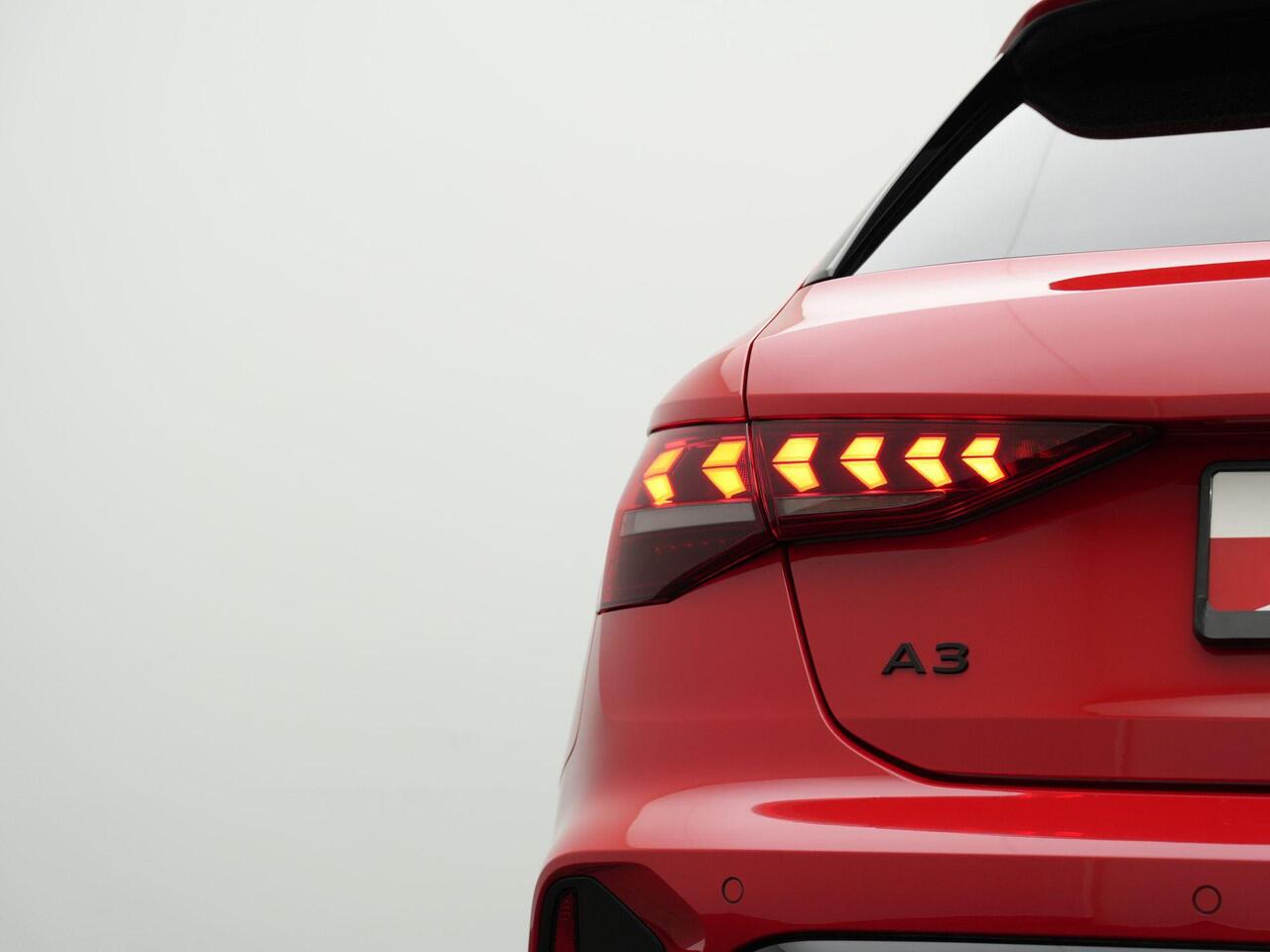 Audi A3 SPORTBACK 45 TFSI e 272 pk S-tronic S-Line | Elektr. verstelbare stoel | Achteruitrijcamera | Stoelverwarming | Adaptive Cruise | Navigatie