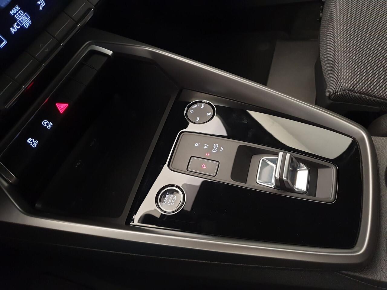 Audi A3 SPORTBACK 35 TFSI 150pk S-Line S-Tronic Virtual cockpit, Cruise control, App connect