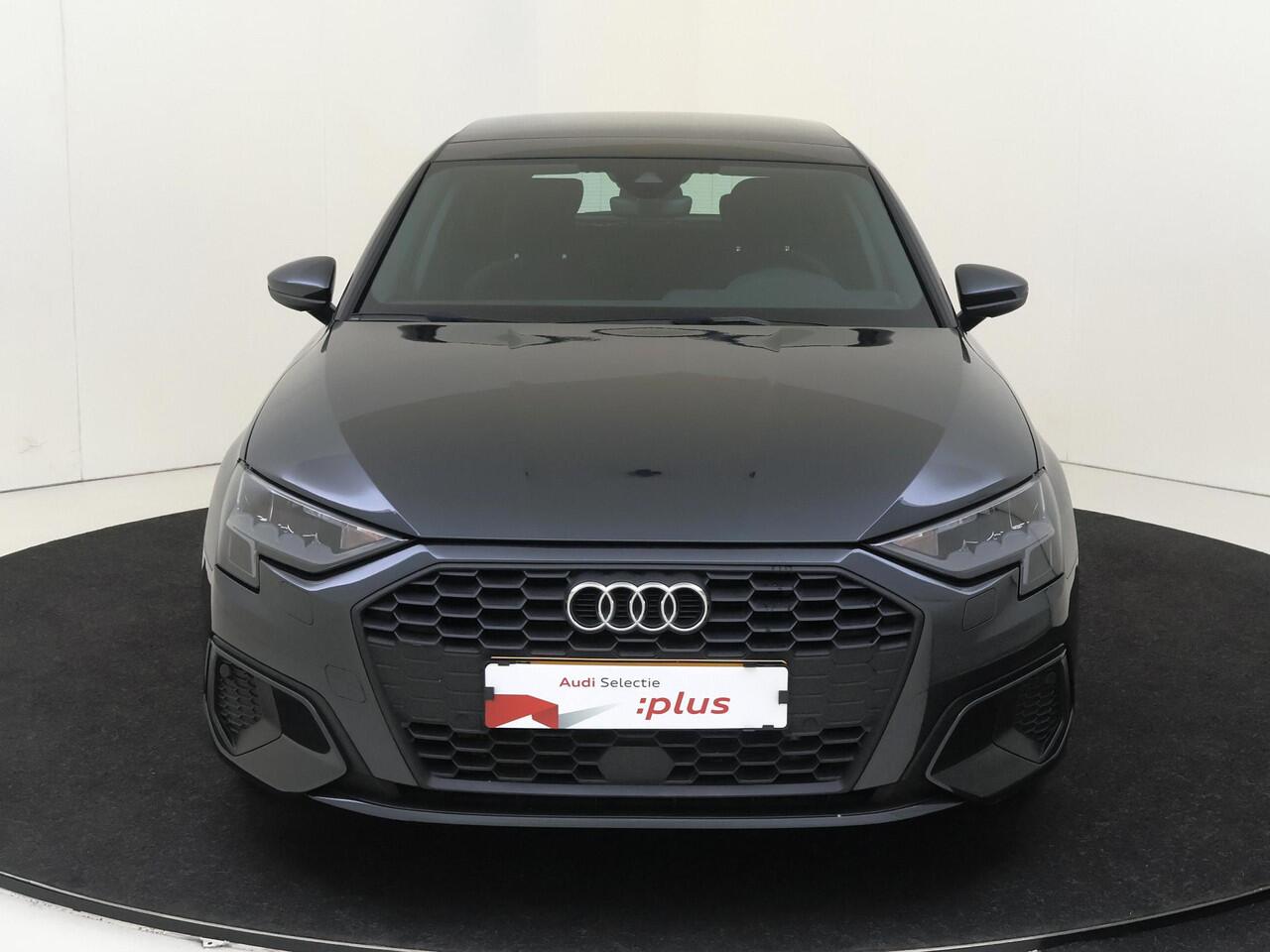Audi A3 SPORTBACK 40 TFSI e Edition | Panoramadak | Parkeersensoren achter | Cruise control | CarPlay | Electronic climate control | Lane assist |
