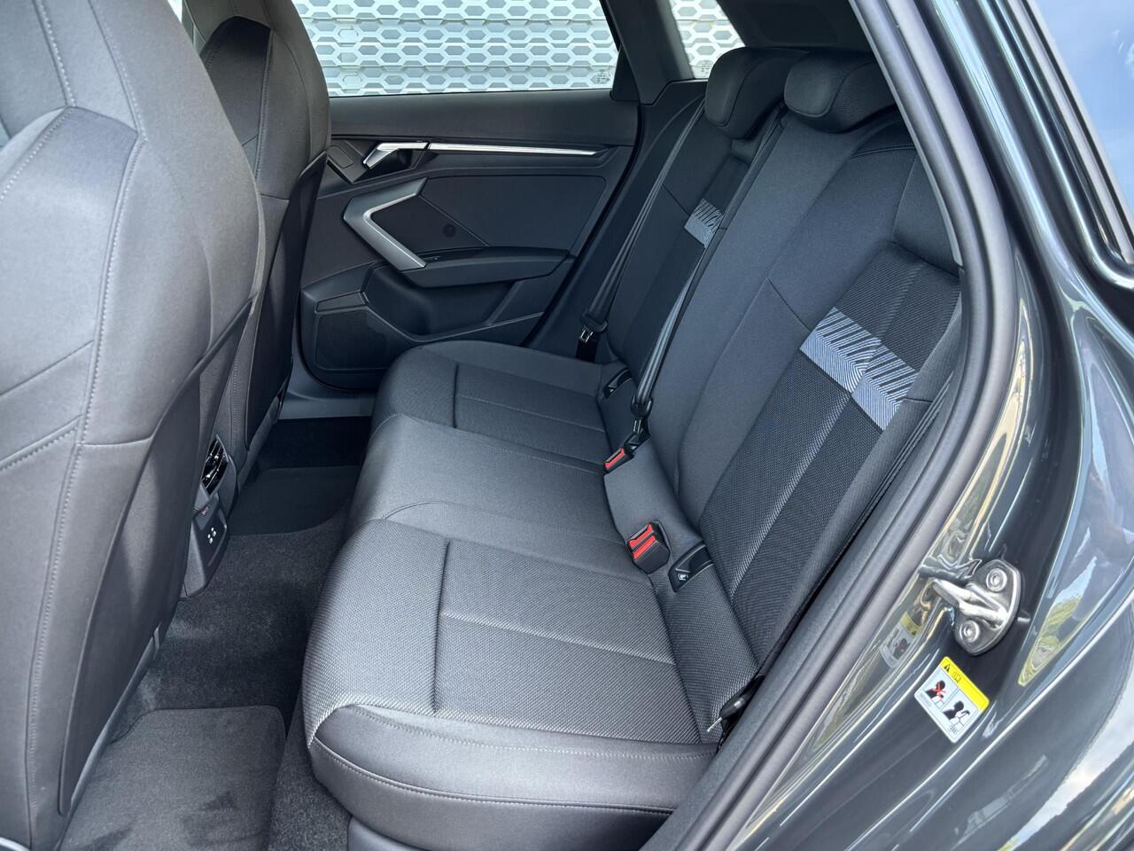 Audi A3 SPORTBACK allstreet 40 TFSI e Advanced edition 204 pk S-tronic | Comfortpakket plus | 18" Velgen lichtmetaal | Ambient Light