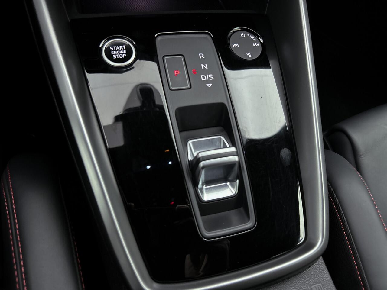 Audi A3 SPORTBACK 45 TFSIe S-Line RS stoelen leder, 3x S-Line, Matrix, 360Camera