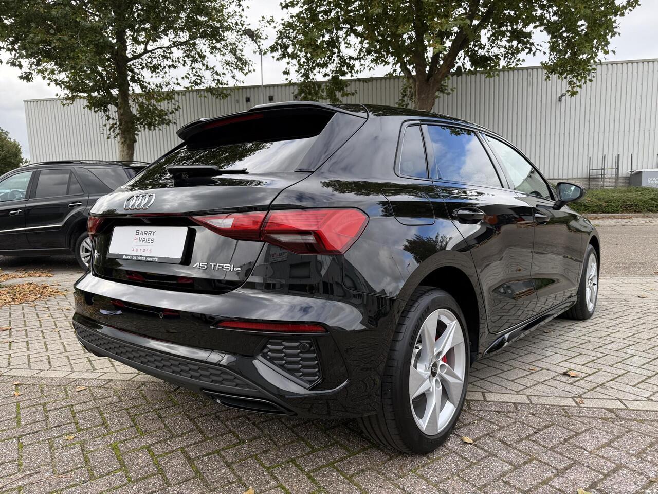 Audi A3 SPORTBACK 45 TFSI e S-Line Competition edition | Afneembare Trekhaak | Dealer onderhouden |