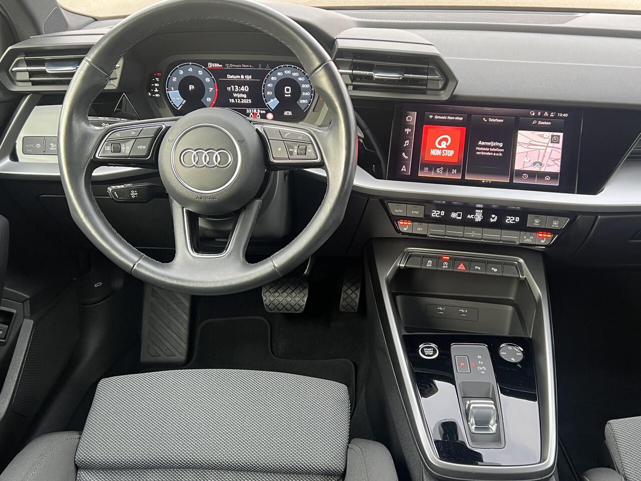 Audi A3 SPORTBACK 35 TFSI 150 pk Automaat Business Edition Navi Camera Sportstoelen Stoelverwarming Parkeersensoren v+a Led Koplampen Carplay Mild Hybride NL Auto 1e Eigenaar