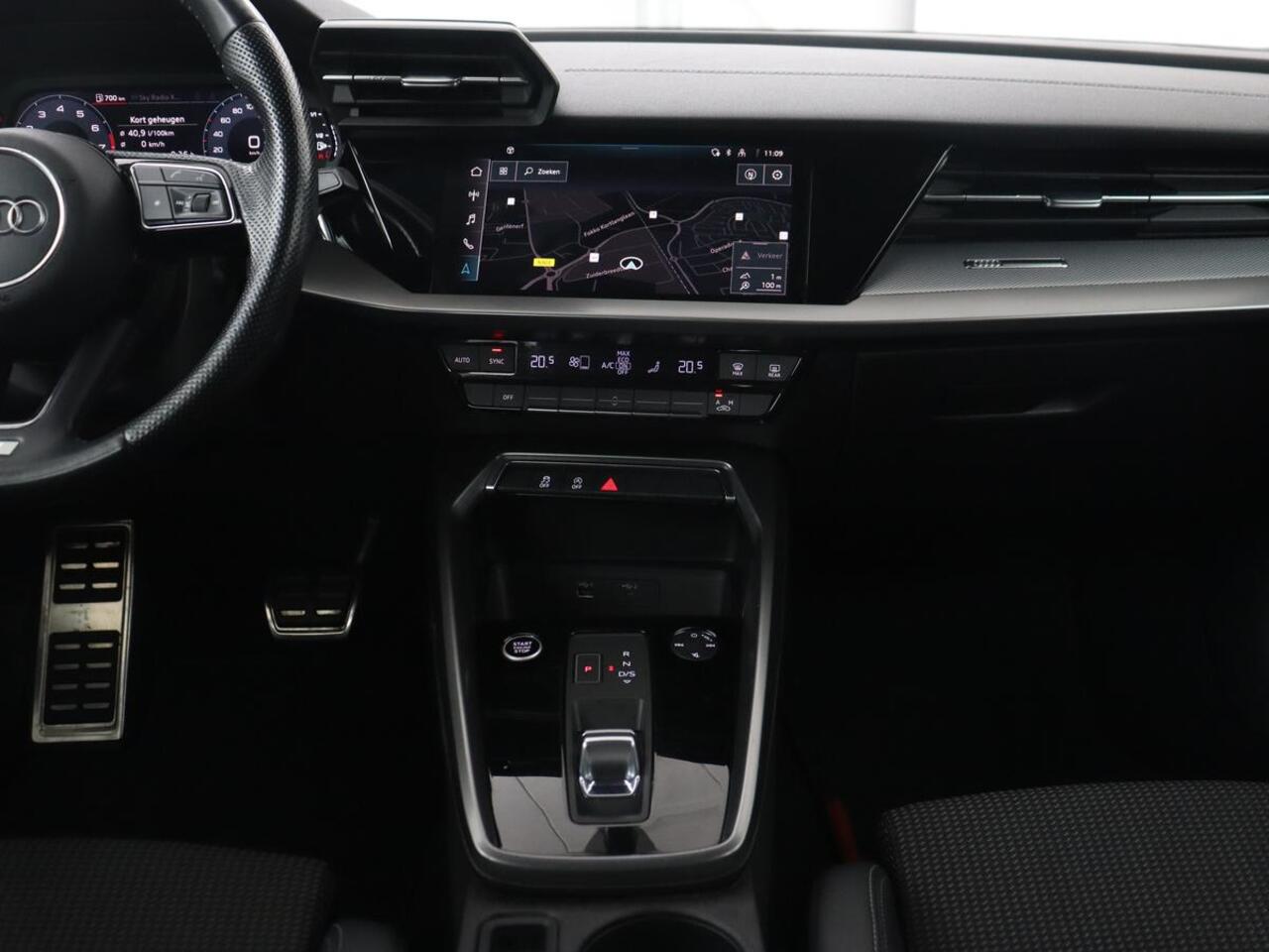 Audi A3 SPORTBACK 35 TFSI S edition | Carplay | Sportstoelen | Full LED | Navigatie | Half leder | Virtual Cockpit | Climate control | Parkeerhulp | Cruise control | Bluetooth | DAB | Sportstuur
