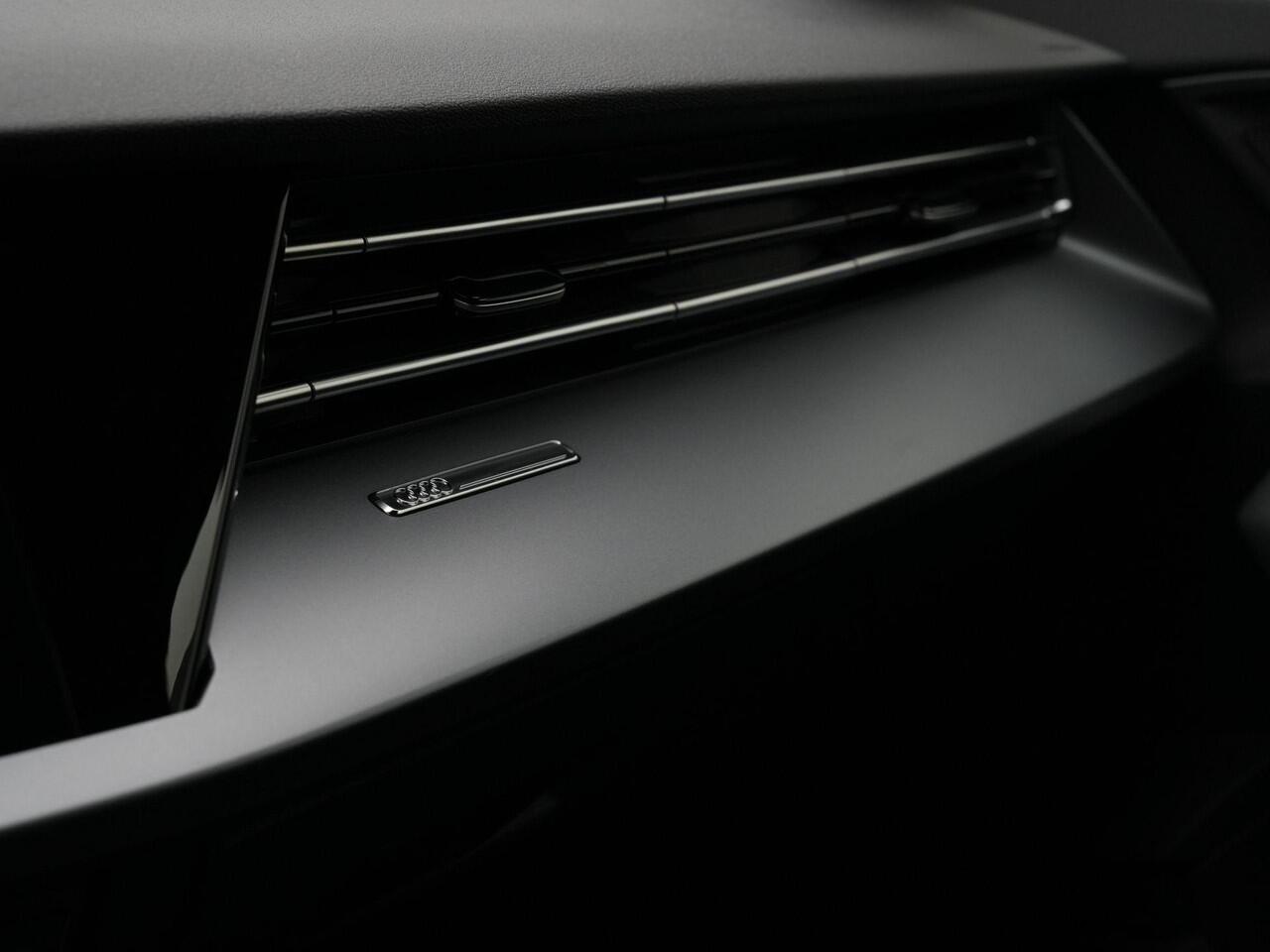 Audi A3 SPORTBACK 45 TFSI e 272 pk S-tronic S-Line | Elektr. verstelbare stoel | Achteruitrijcamera | Stoelverwarming | Adaptive Cruise | Navigatie