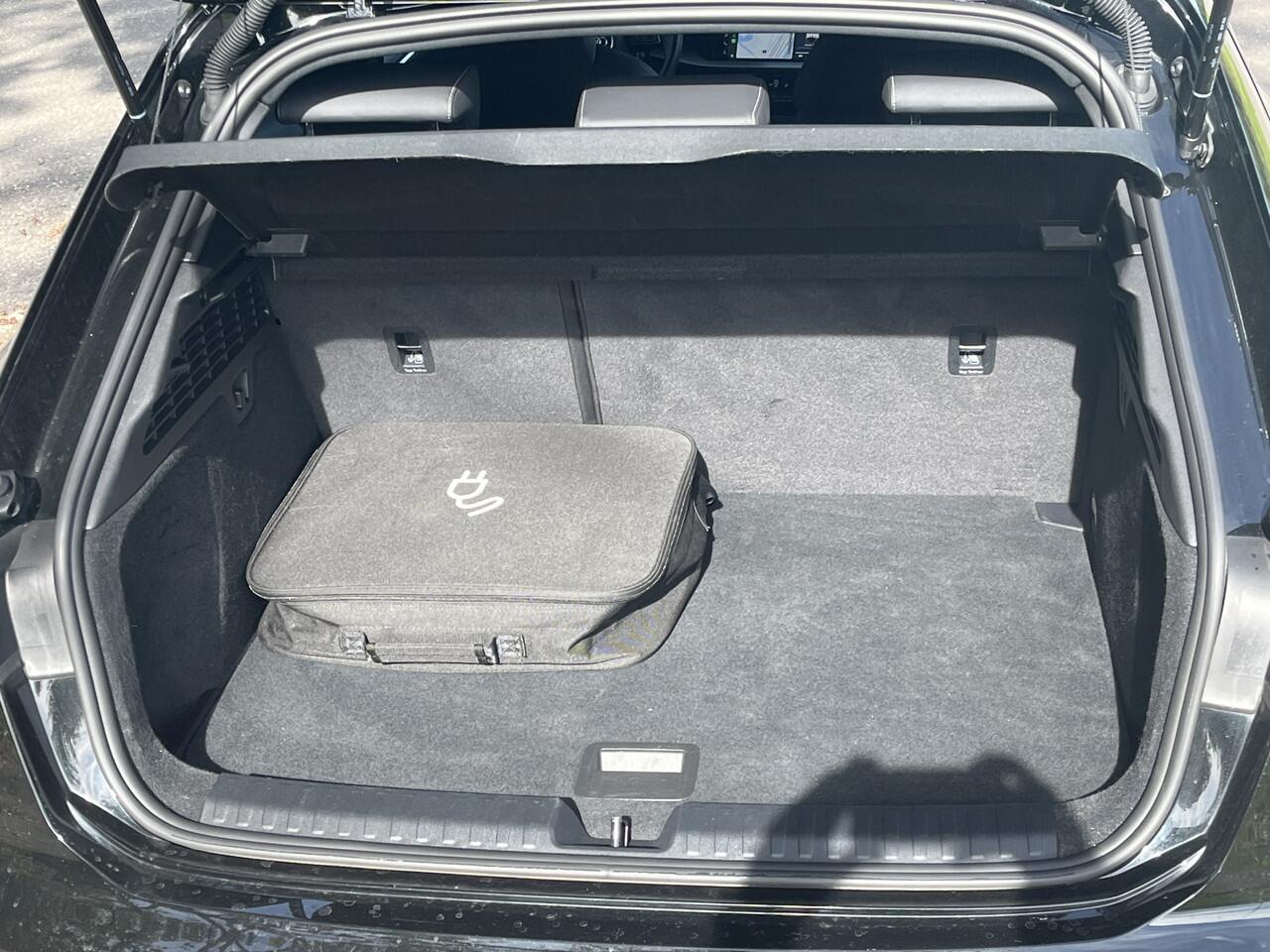 Audi A3 SPORTBACK 45 TFSI e S edition Competition / 245pk / Zwart Optiek / 18 Inch / getint glas / Getint glas