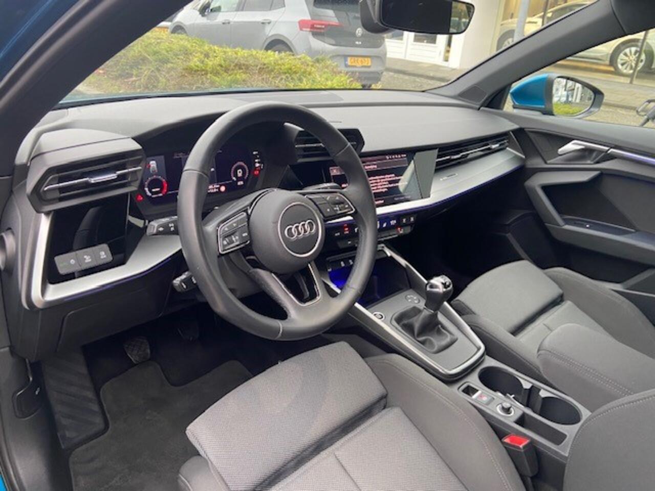 Audi A3 SPORTBACK 30 TFSI Business edition / 17"LMV / NAVI / APP.Connect