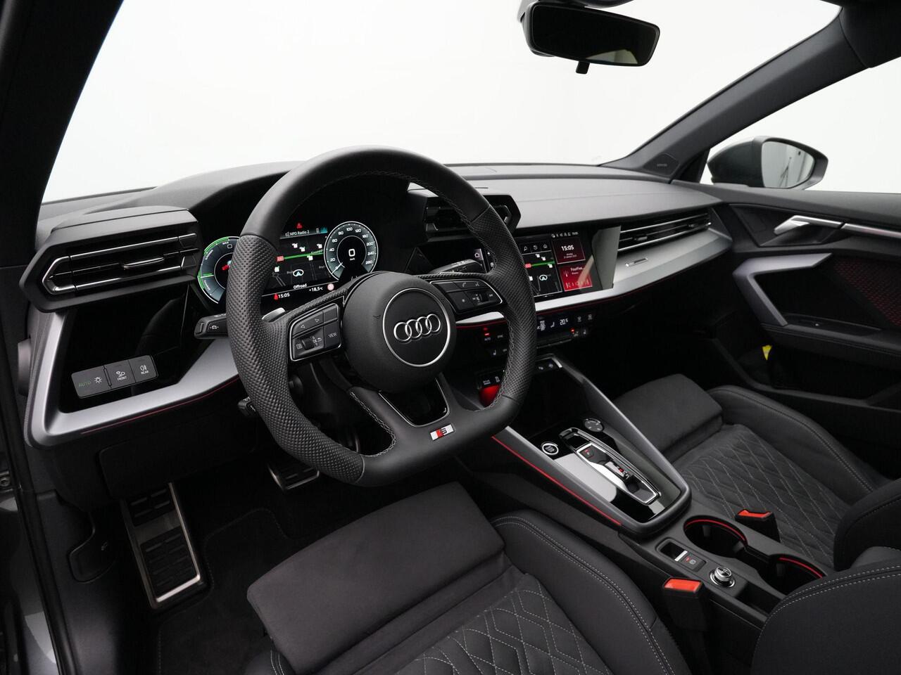 Audi A3 SPORTBACK 45 TFSI e 272 pk S-tronic S edition Competition / S-Line | Matrix LED | Head-up display | Sonos | Elektr. verstelbare stoel | Leder/alcantara