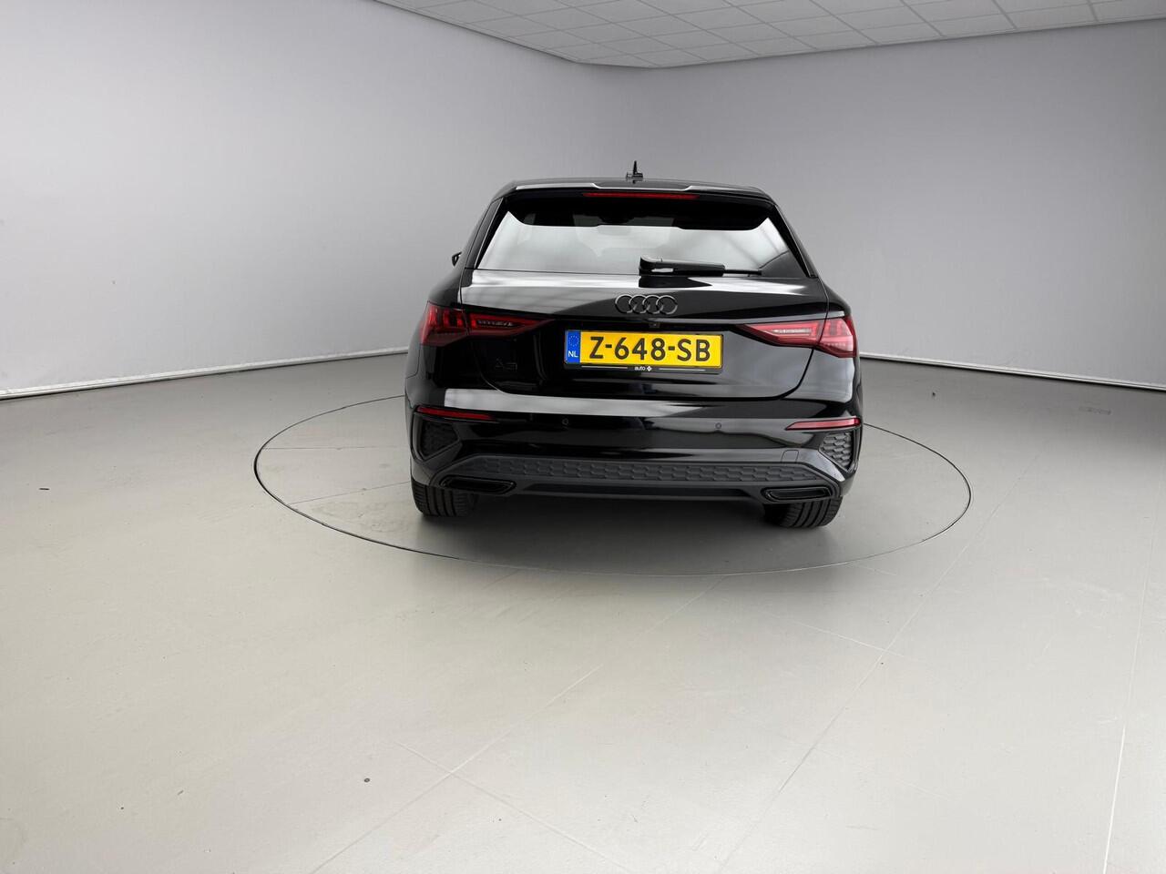 Audi A3 SPORTBACK 45 TFSI e S edition Competition | Zwart optiek | 18" | LED | Audi Sound | Ambiënt Lighting