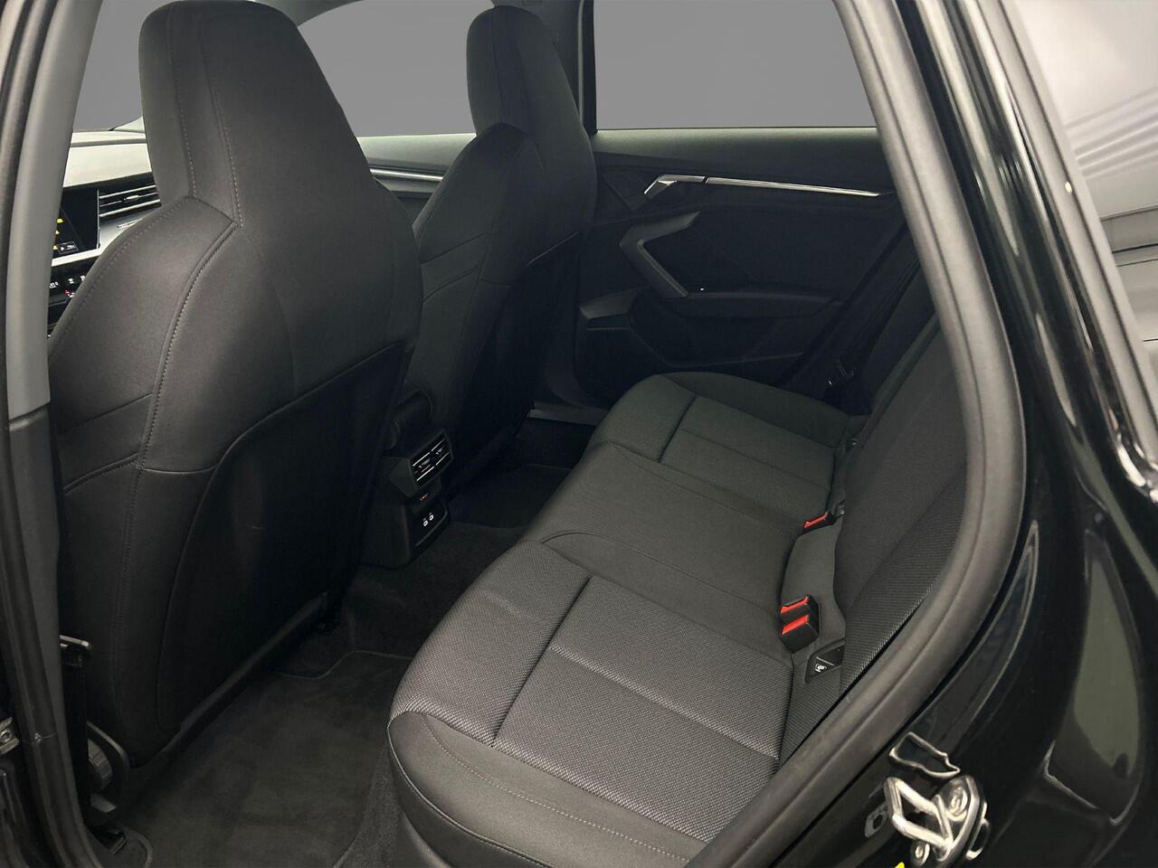 Audi A3 SPORTBACK 40 TFSI e 204PK Advanced edition | Stoelverwarming | LED | Achterruitrijcamera | Adaptive-Cruise | Smartphone-Interface | Privacy-Glass |