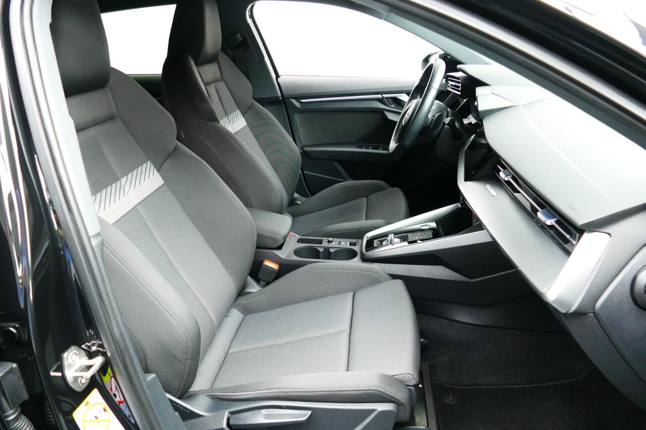 Audi A3 SPORTBACK 35 150pk TFSI Business edition. Camera, Navi, Virt Cockpit, Clima, Haak 1500kg