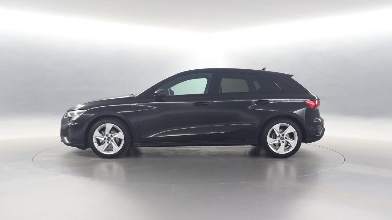 Audi A3 SPORTBACK 35 TFSI 150pk S Edition S-Tronic / Navigatie / Adaptive Cruise Control / Parkeersensoren